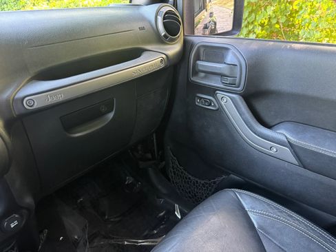 Used 2016 Jeep Wrangler Unlimited Sport AWD/4WD image 13