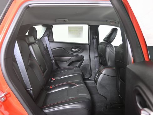 Used 2021 Jeep Cherokee Trailhawk w/ Premium Leather Package image 15