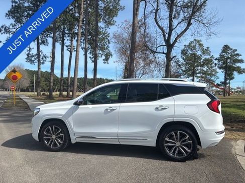 Used 2020 GMC Terrain Denali w/ Denali Premium Package FWD image 6