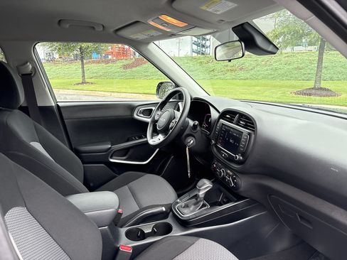 Used 2024 Kia Soul LX w/ Option Group 015 FWD image 24