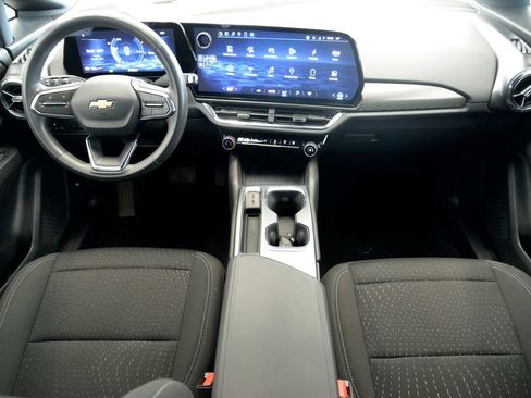 Certified 2025 Chevrolet Equinox EV LT image 17