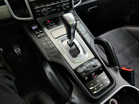 Used 2016 Porsche Cayenne GTS AWD/4WD image 17