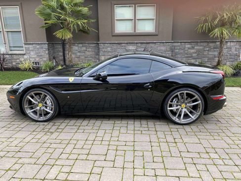 Used 2015 Ferrari California T RWD image 3