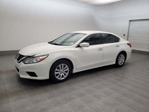 Used 2017 Nissan Altima 2.5 S w/ Power Driver Seat Package FWD image 2