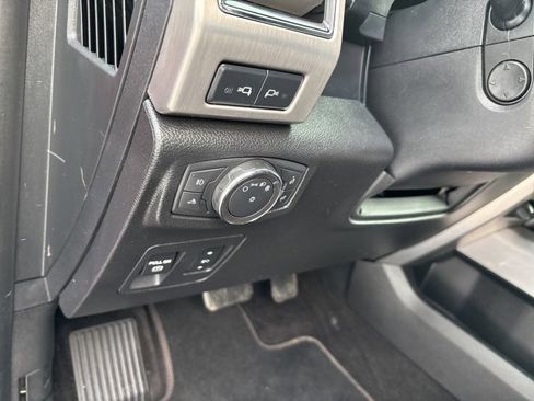 Used 2018 Ford F150 Platinum w/ Equipment Group 701A Luxury image 25