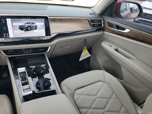 Used 2024 Volkswagen Atlas SE FWD image 18