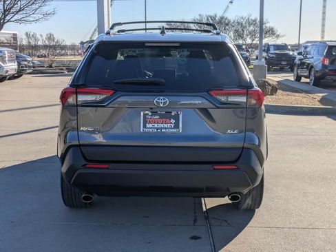 Used 2023 Toyota RAV4 XLE Premium image 7