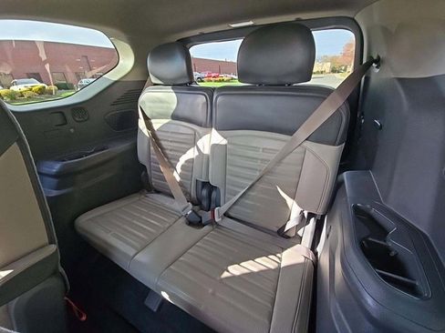 Used 2024 Kia EV9 Land image 12