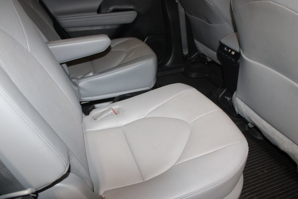 Used 2023 Toyota Highlander Limited FWD image 27
