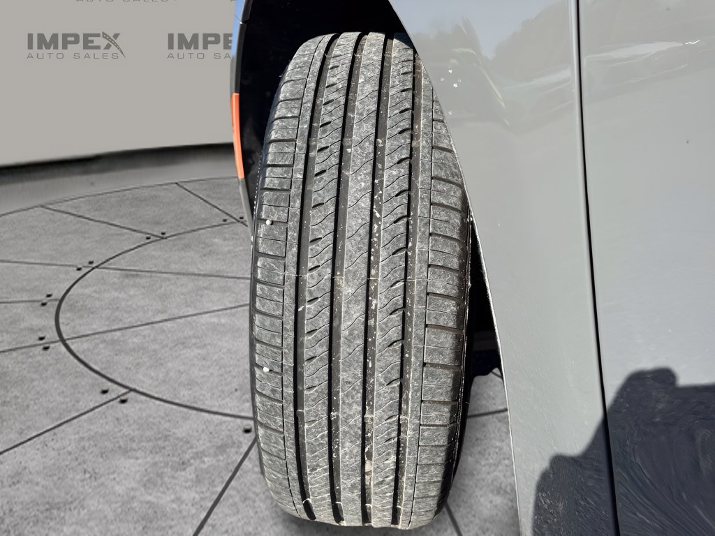 Used 2023 Chrysler Pacifica Touring-L FWD image 32