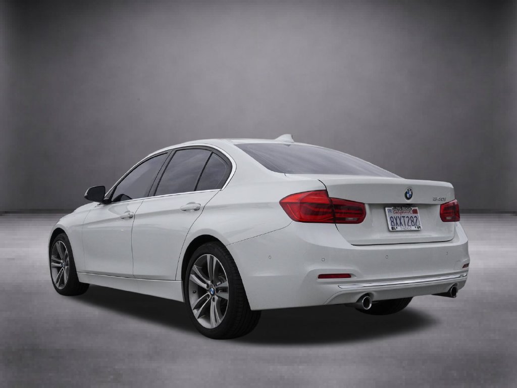 Used 2018 BMW 340i Sedan w/ Executive Package RWD image 3