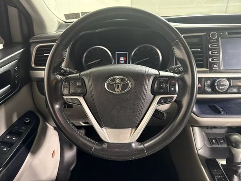 Used 2017 Toyota Highlander Limited AWD/4WD image 21
