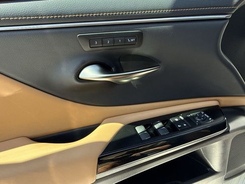 Used 2025 Lexus ES 350 w/ Premium Package FWD image 29