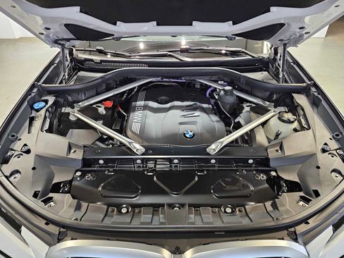 Used 2023 BMW X7 xDrive40i w/ M Sport Package image 9