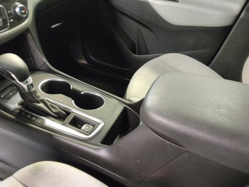 Used 2022 Chevrolet Equinox LS AWD/4WD image 26