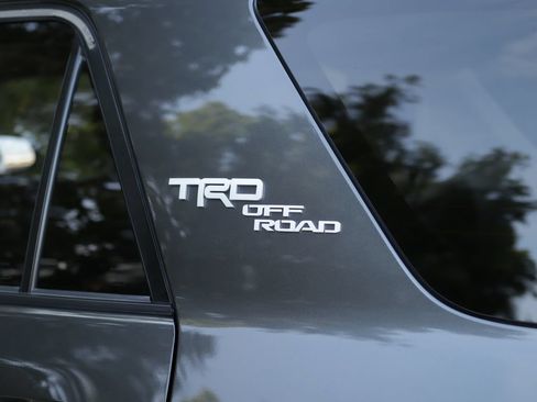 Used 2022 Toyota 4Runner TRD Off-Road Premium w/ TRD Black Wheel Package (TMS) AWD/4WD image 35