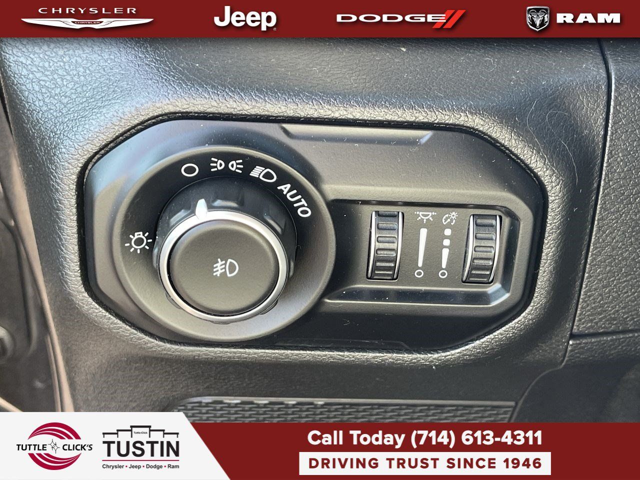 Used 2020 Jeep Wrangler Unlimited Sahara AWD/4WD image 25