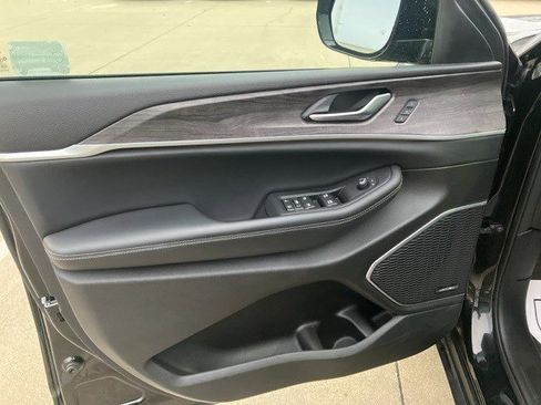 Certified 2022 Jeep Grand Cherokee Limited image 9