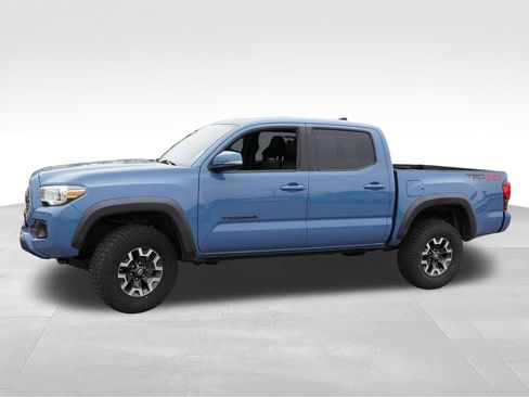 Used 2019 Toyota Tacoma TRD Off-Road AWD/4WD image 10