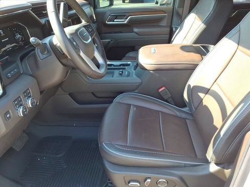 Used 2025 GMC Sierra 2500 Denali w/ Technology Package AWD/4WD image 10