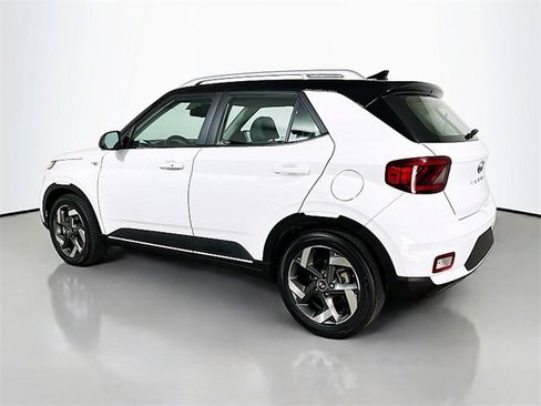 Used 2022 Hyundai Venue Limited image 5