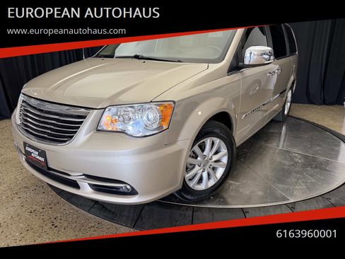 Used 2016 Chrysler Town & Country Limited Platinum image 1