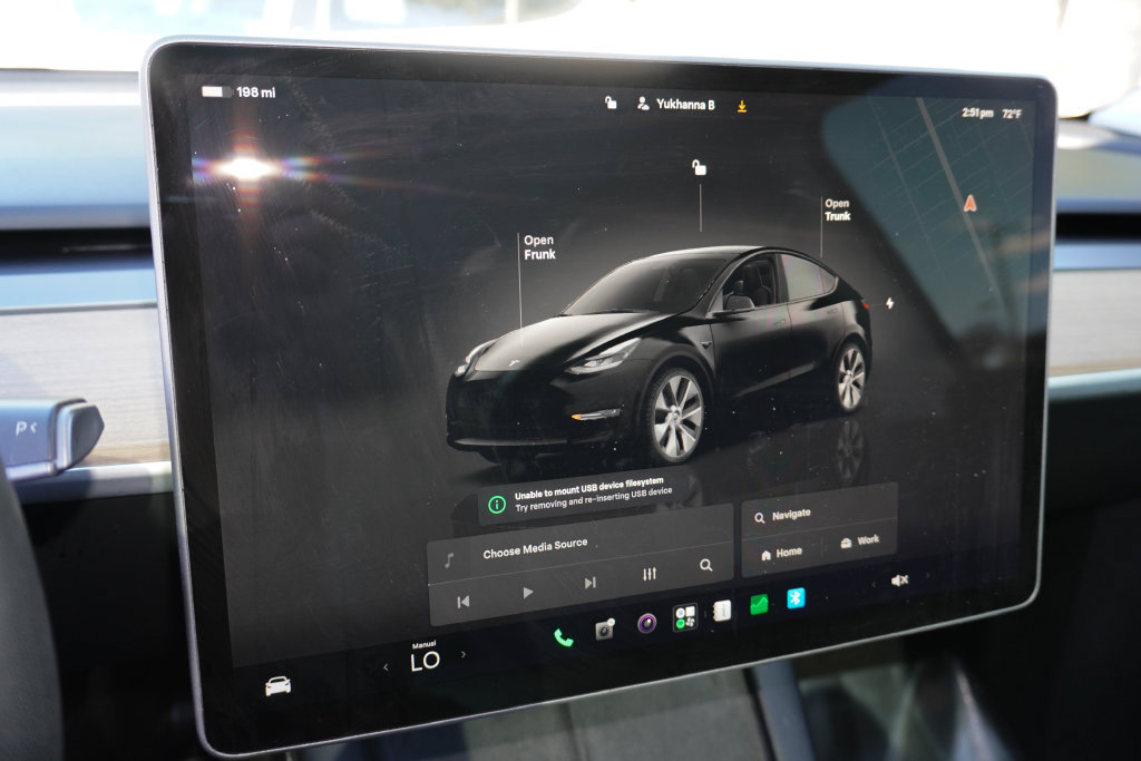 Used 2024 Tesla Model Y Long Range AWD/4WD image 22