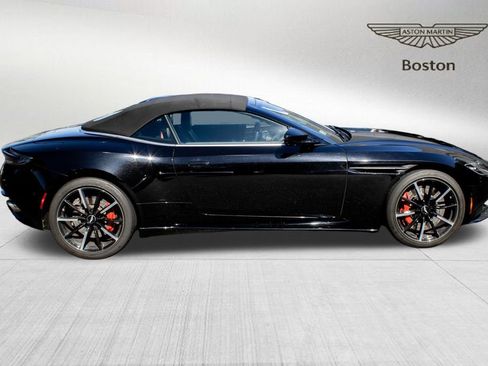Used 2022 Aston Martin DB11 Volante image 3