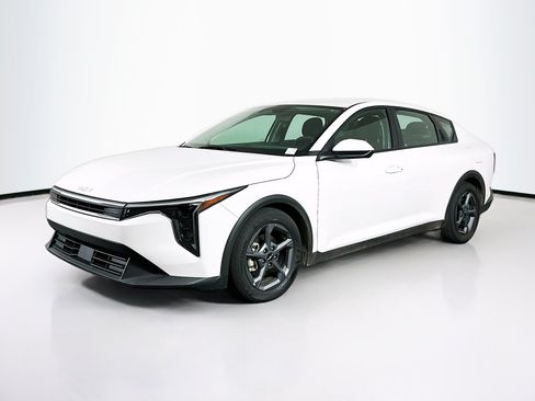 Used 2025 Kia K4 FWD image 3