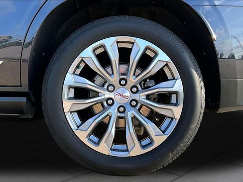 Used 2023 GMC Yukon Denali w/ Denali Reserve Package AWD/4WD image 11