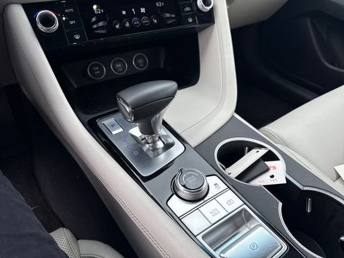 Used 2024 Genesis G70 2.5T image 27