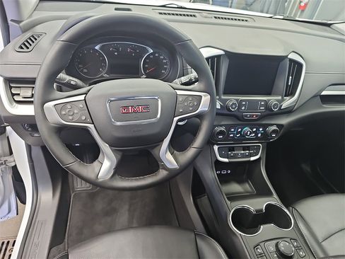 Used 2024 GMC Terrain SLT image 16