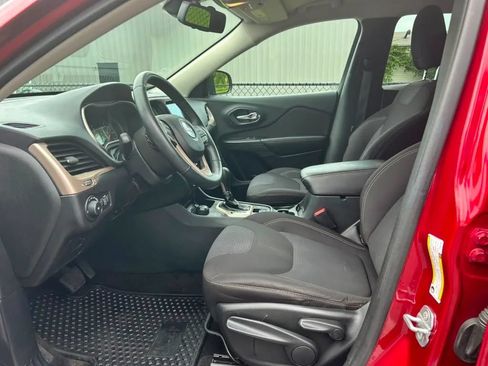 Used 2015 Jeep Cherokee Latitude w/ Cold Weather Group AWD/4WD image 7