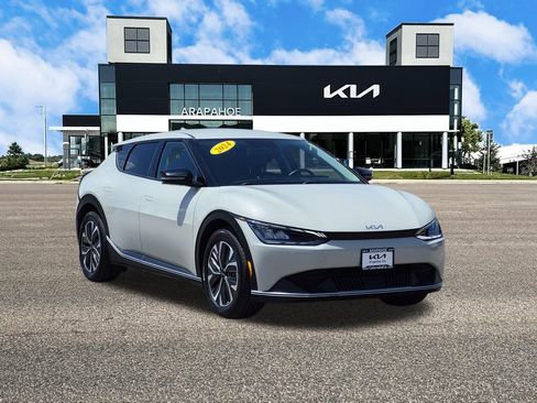 Used 2024 Kia EV6 Light AWD/4WD image 2