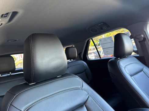 Certified 2022 Ford Explorer XLT w/ Equipment Group 202A image 18