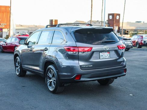 Used 2019 Toyota Highlander LE image 9