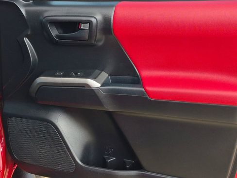 Used 2017 Toyota Tacoma SR5 w/ Tow Package RWD image 32