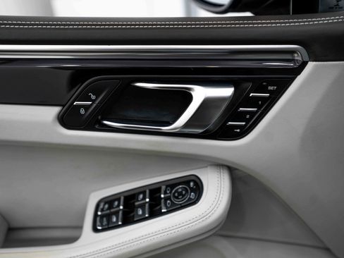 Certified 2017 Porsche Macan S AWD/4WD image 16