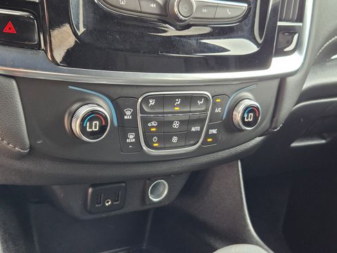 Certified 2023 Chevrolet Traverse LT FWD image 14