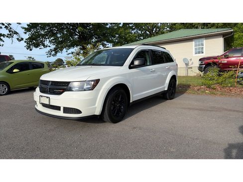 Used 2020 Dodge Journey SE w/ Blacktop Package FWD image 1