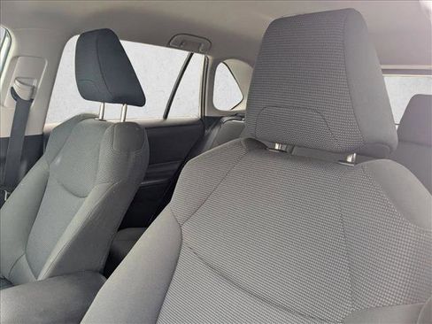 Used 2021 Toyota RAV4 LE FWD image 14