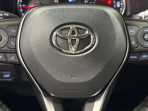 Used 2021 Toyota RAV4 XLE Premium AWD/4WD image 28