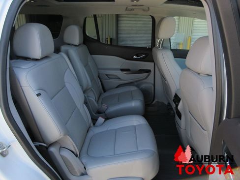 Used 2023 GMC Acadia SLT w/ Technology Package AWD/4WD image 15