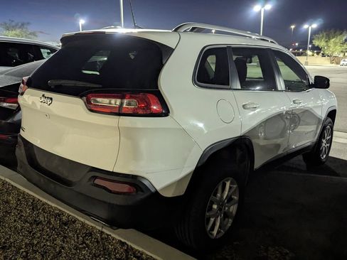 Used 2018 Jeep Cherokee Latitude Plus AWD/4WD image 4