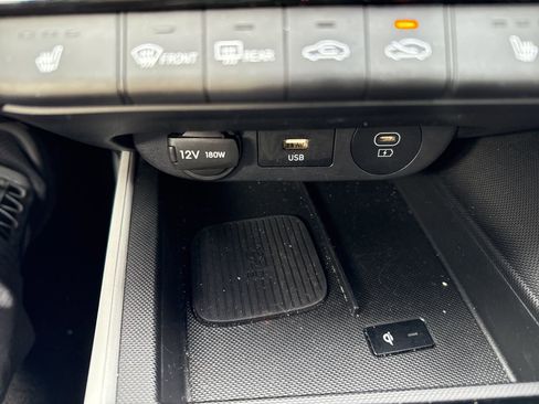 Used 2024 Hyundai Elantra Limited image 12