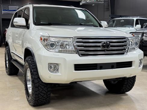 Used 2014 Toyota Land Cruiser AWD/4WD image 6