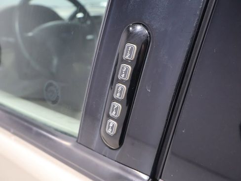 Used 2003 Ford Explorer XLT image 8