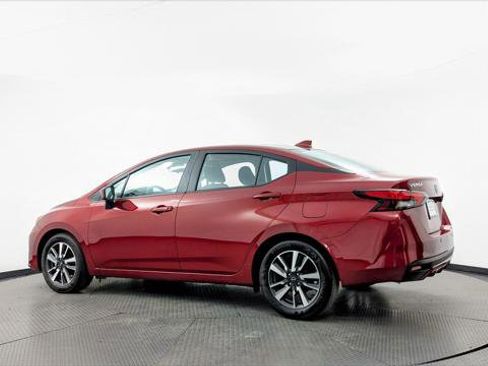 Used 2025 Nissan Versa SV image 4