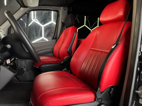 Used 2016 Mercedes-Benz Sprinter 2500 image 13