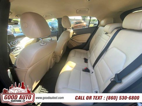 Used 2015 Mercedes-Benz GLA 250 4MATIC image 9